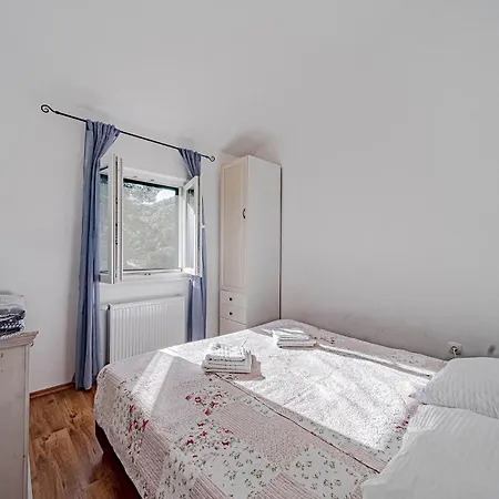 1 Bedroom Stunning In דירה *