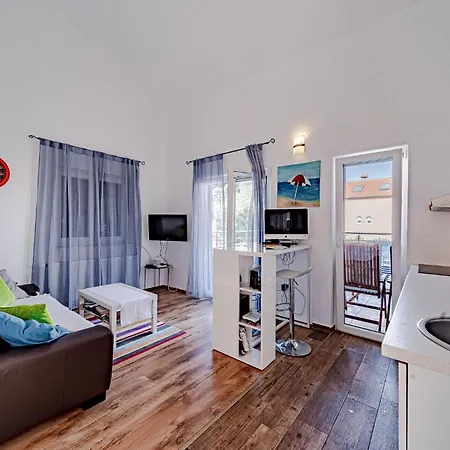 1 Bedroom Stunning In Broce