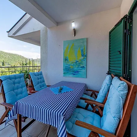 1 Bedroom Stunning In Lejlighed Broce