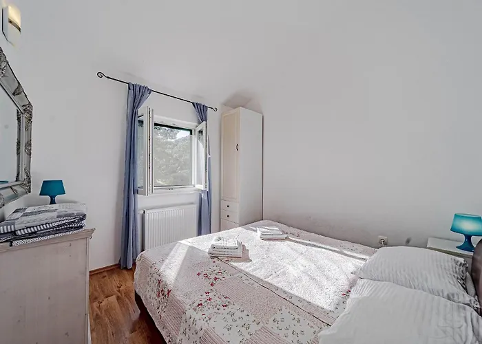 1 Bedroom Stunning In Apartament *