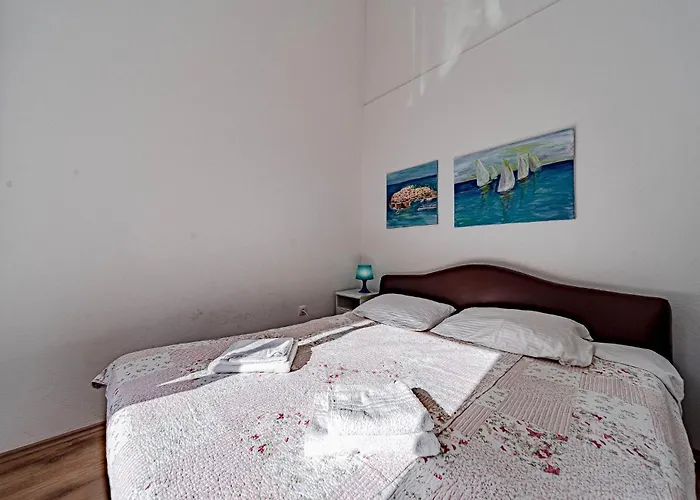 1 Bedroom Stunning In Apartament