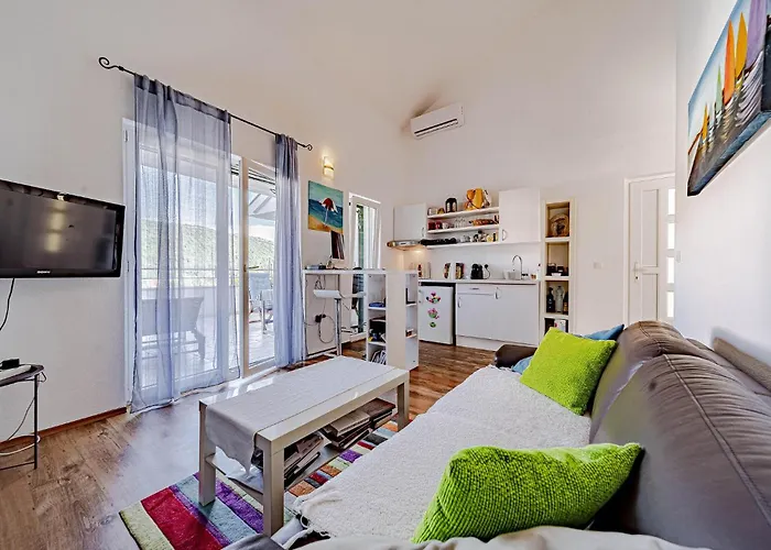 1 Bedroom Stunning In Apartament Broce