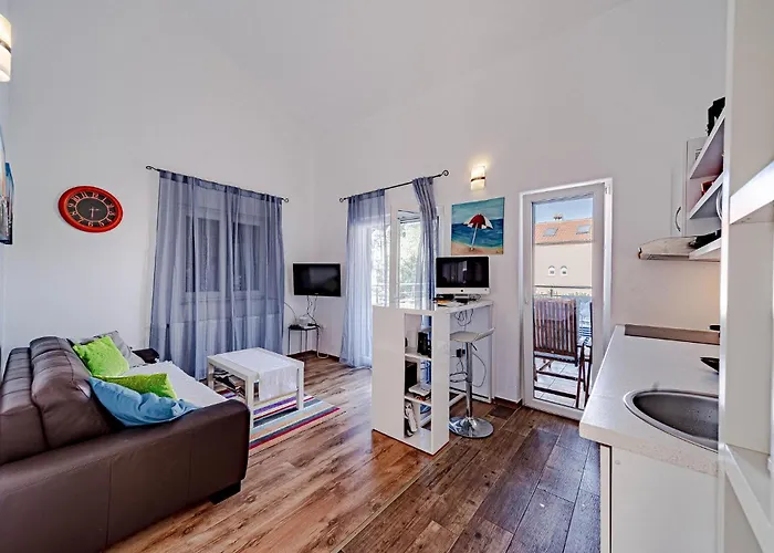 1 Bedroom Stunning In Broce