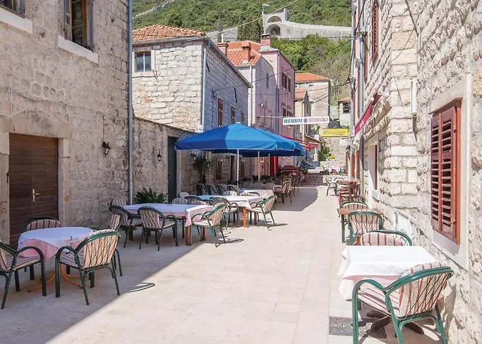 1 Bedroom Stunning In * Broce